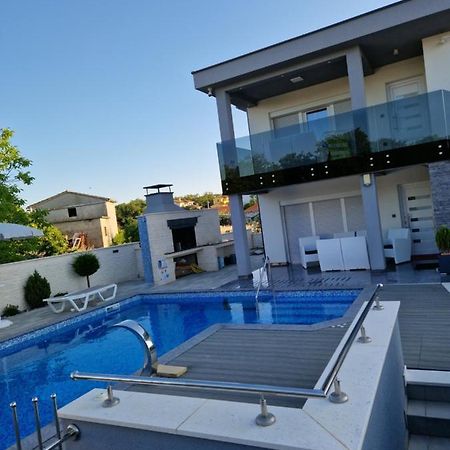 Apartman Paola Vrh  エクステリア 写真