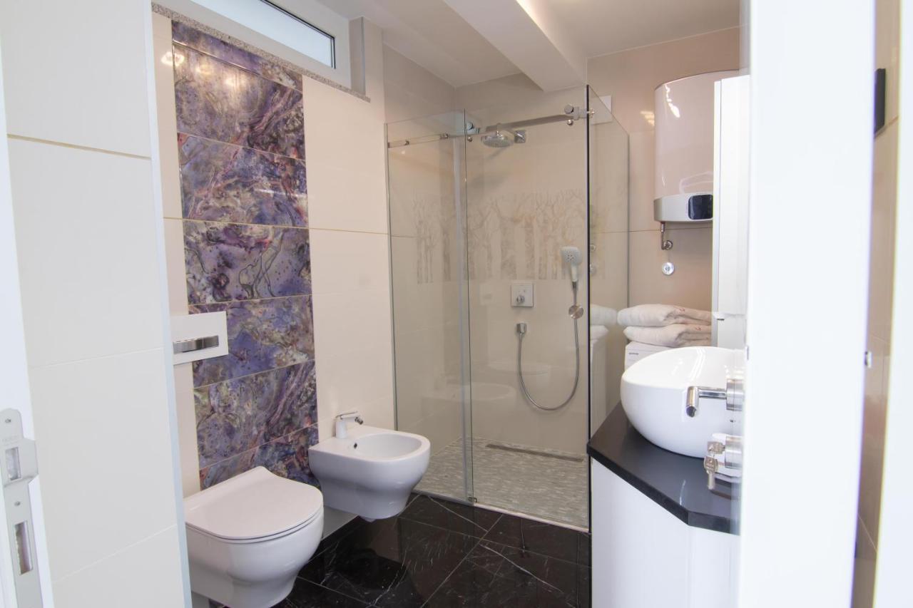 Apartman Paola Vrh  エクステリア 写真